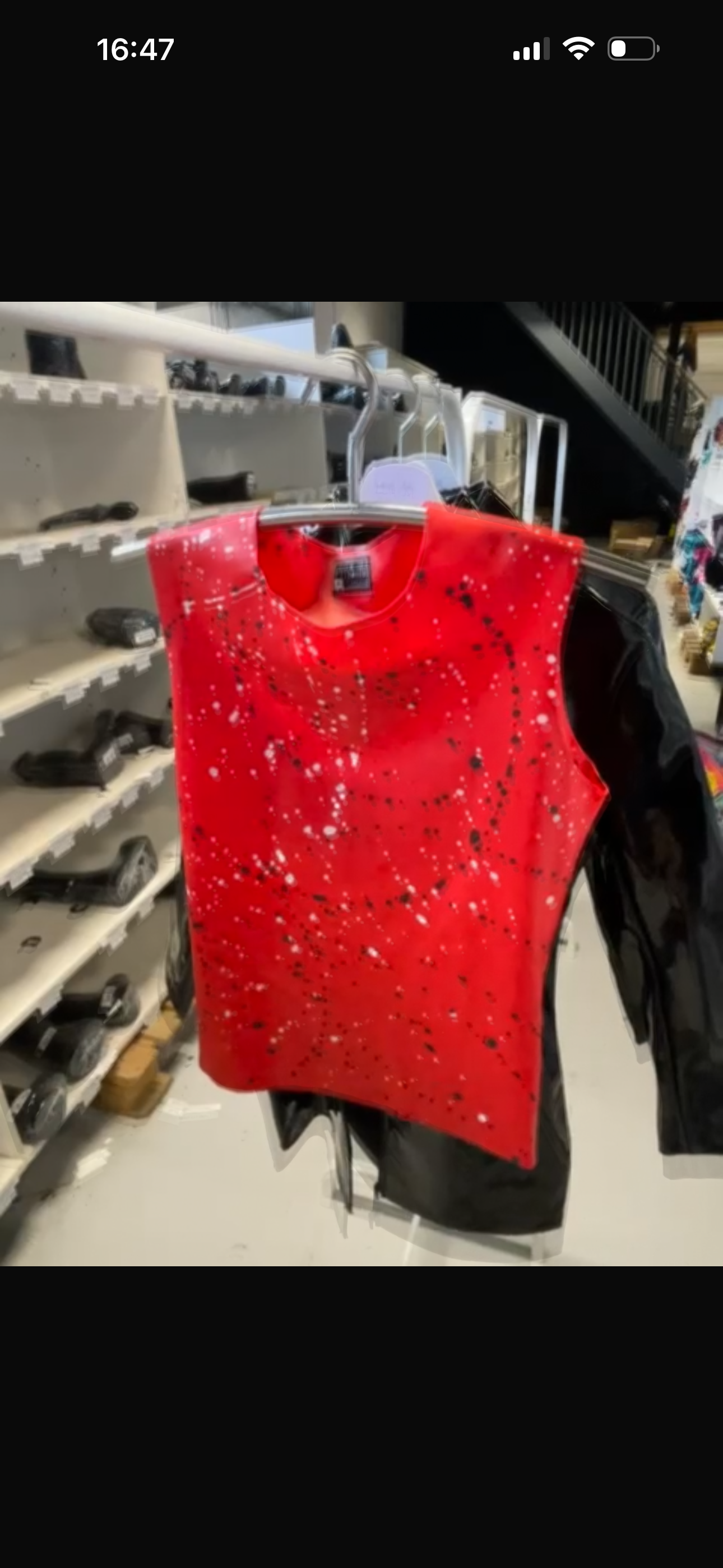 Latex101 Latex Shirt met Fantasy Print – Kinky Rood met Open Mouwen (Maat M)