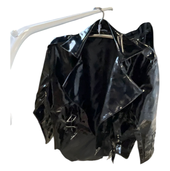 FashionWorld Kinky Glossy Zwarte Jas – Maat XL