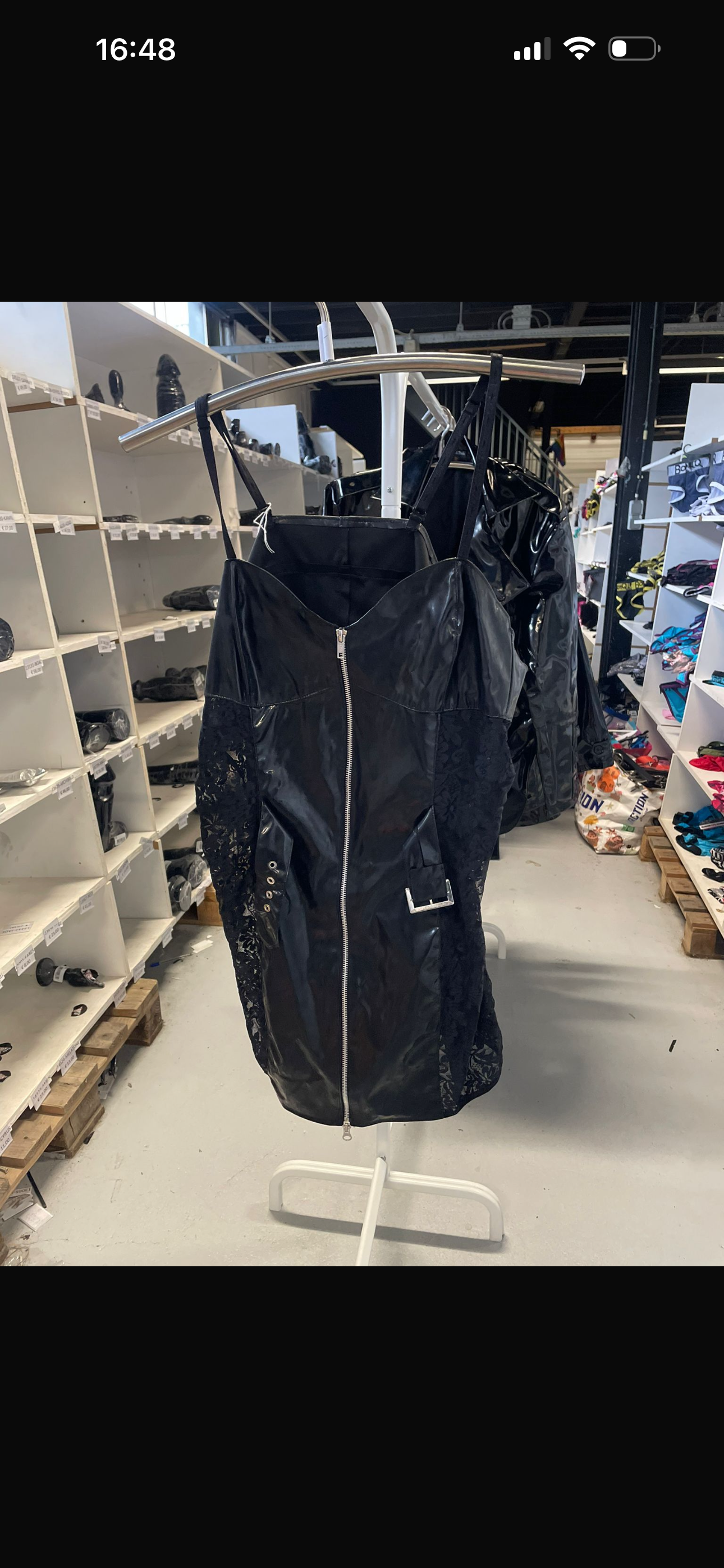 Kinky Glanzende Jurk met Rits – Zwart – Maat XXL