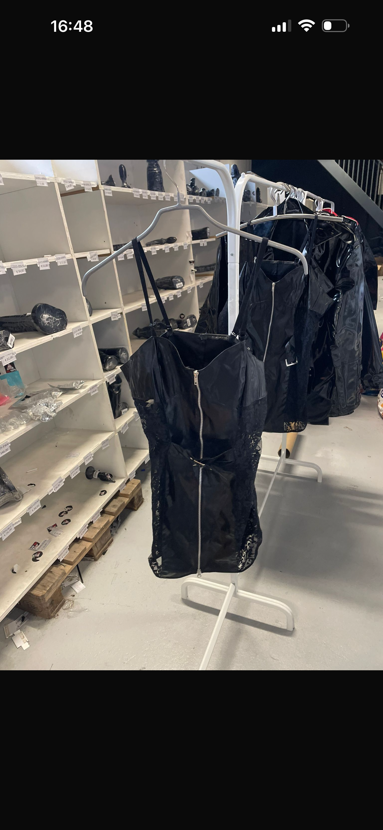 Kinky Glanzende Jurk met Rits – Zwart – Maat XXL