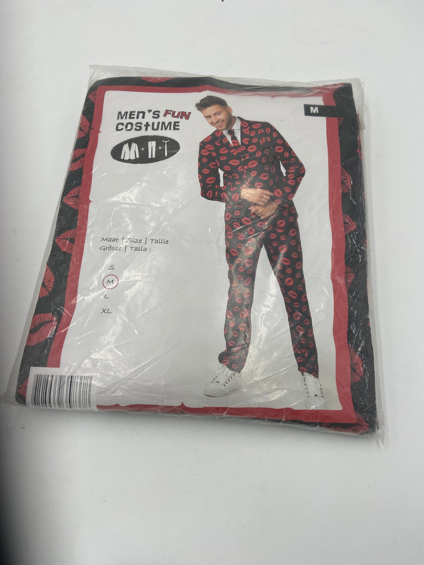 Kinky Zwart Kostuum met Rode Lipjesprint – Blazer, Broek & Stropdas